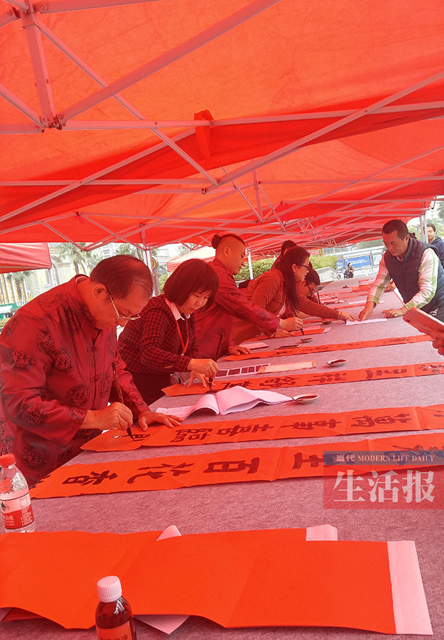 乐动体育入口-关于泰山重伤倒地，AC米兰全队围拢祈祷，场面感人的信息-乐动体育入口